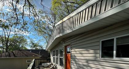 Cozy 2-bedroom house in beautiful Monticello with a gorgeous lake view