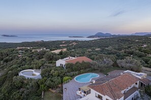 Exterior - Villa Junia by Klodge, pool & seaview in San Pantaleo (San Pantaleo)