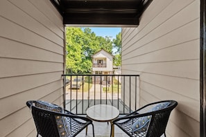 Terrace/patio - Cozy Modern Escape with Grill & Backyard Space (Atlanta)