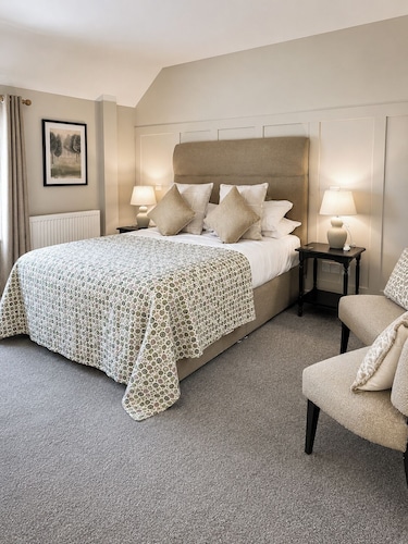 Raven Suite - 8 | Central Location
