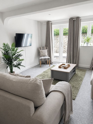 Raven Suites - The Nest | Central Location
