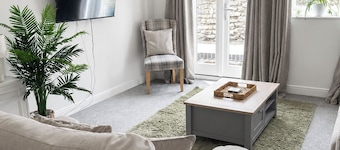 Raven Suites - The Nest | Central Location