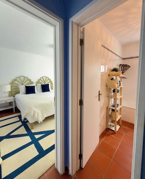 3 bedrooms, internet, bed sheets
