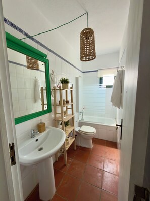Hair dryer, towels, soap, toilet paper - Stylist Vilamoura Retreat (Quarteira)