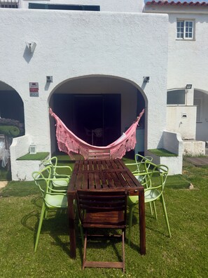 Outdoor dining - Stylist Vilamoura Retreat (Quarteira)