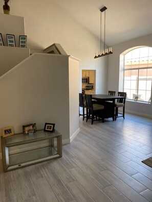 Dining - Phoenix/Tempe Az 4-bedroom oasis with pool (Tempe)