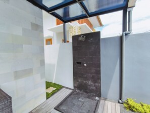 Property grounds - Bali Lovina Karuna Villa near beach (Kabupaten Buleleng)