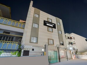 Exterior - Saver Double Banaras Sri Hari Inn (Varanasi)