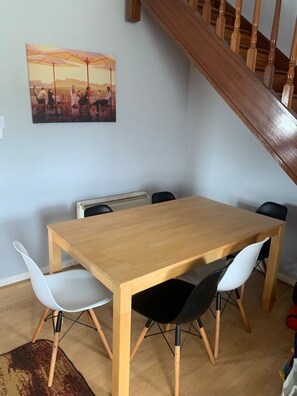 Dining - Galway CITY, 4 Double Bedrooms in Newcastle in Galway (Galway)