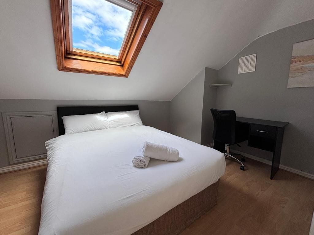 4 bedrooms, WiFi, bed sheets
