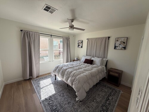 2-bedroom house in soothing Bakersfield with refreshing AC