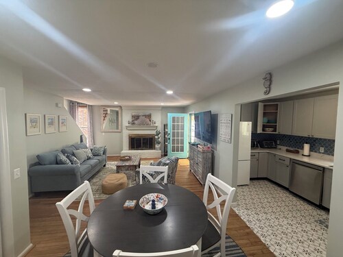 Enjoyable 3-bedroom Beach Retreat with a private outdoor shower