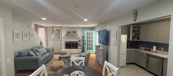 Enjoyable 3-bedroom Beach Retreat with a private outdoor shower