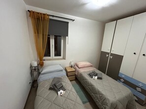 2 bedrooms, bed sheets