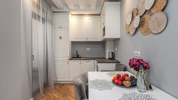 Luxury Apartment, Balcony, Mountain View | Dining