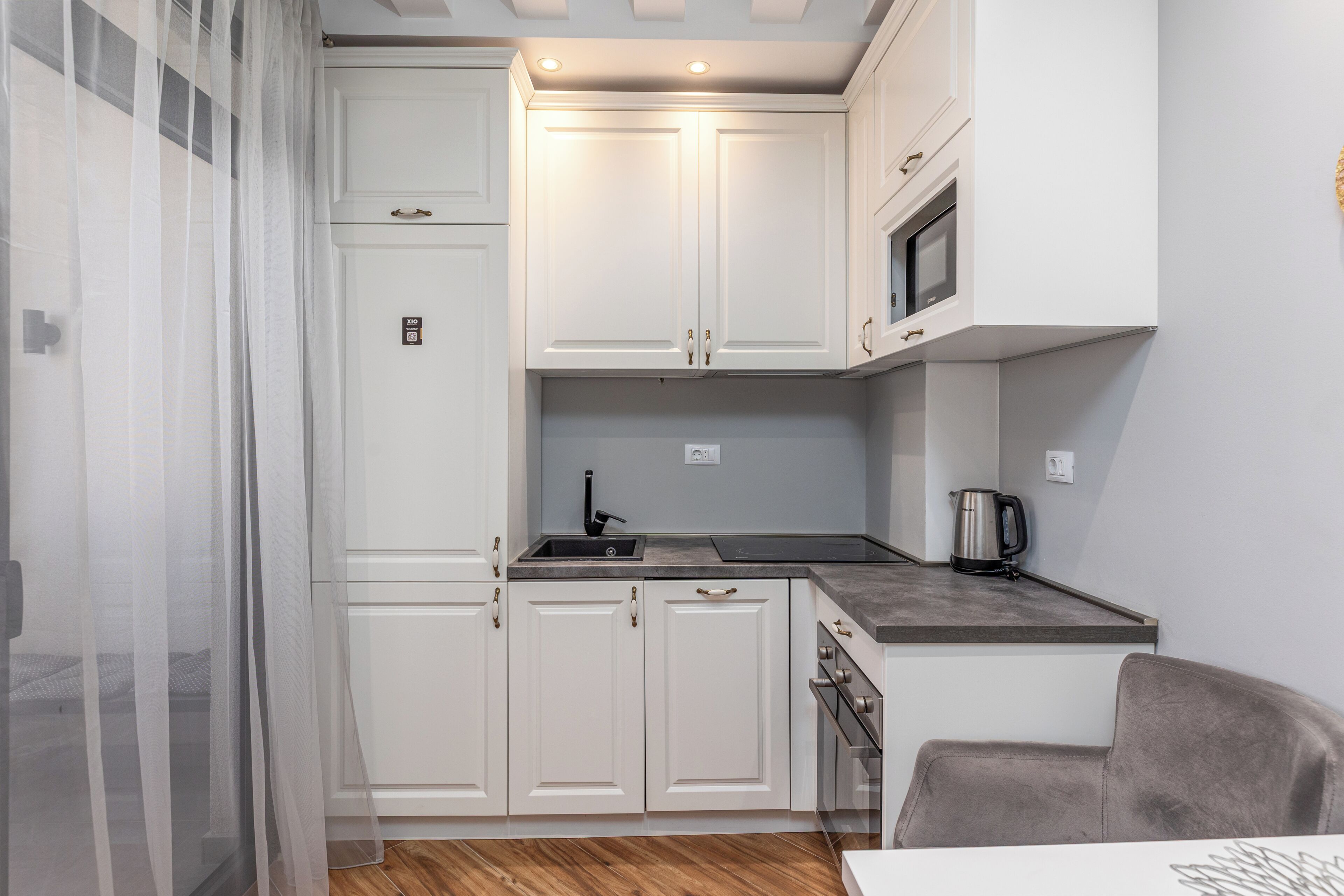 Apartament de luxe, balcó, vistes a la muntanya | Cuina privada | Frigorífic gran, microones, forn i placa de cuina 