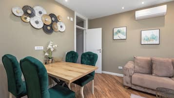 Appartamento Luxury, balcone, vista mare | Ristoranti
