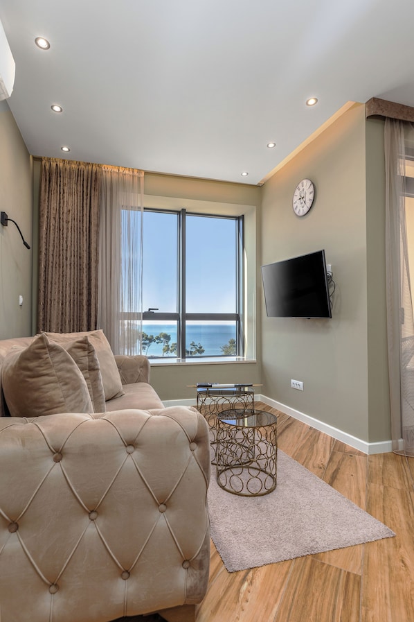 Luxury Apartment, Balcony, Sea View | Living area