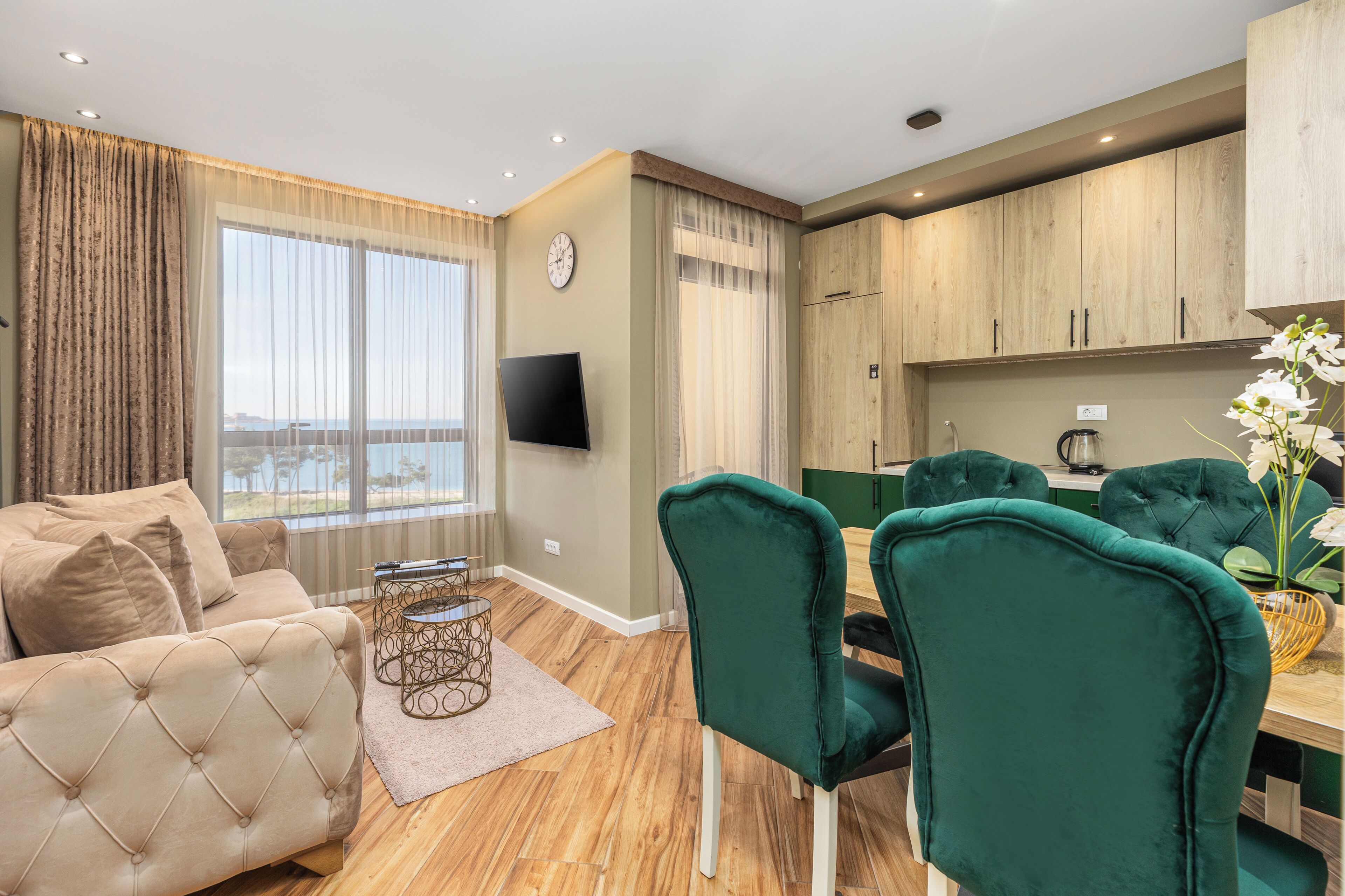 Luxury Apartment, Balcony, Sea View | Living area