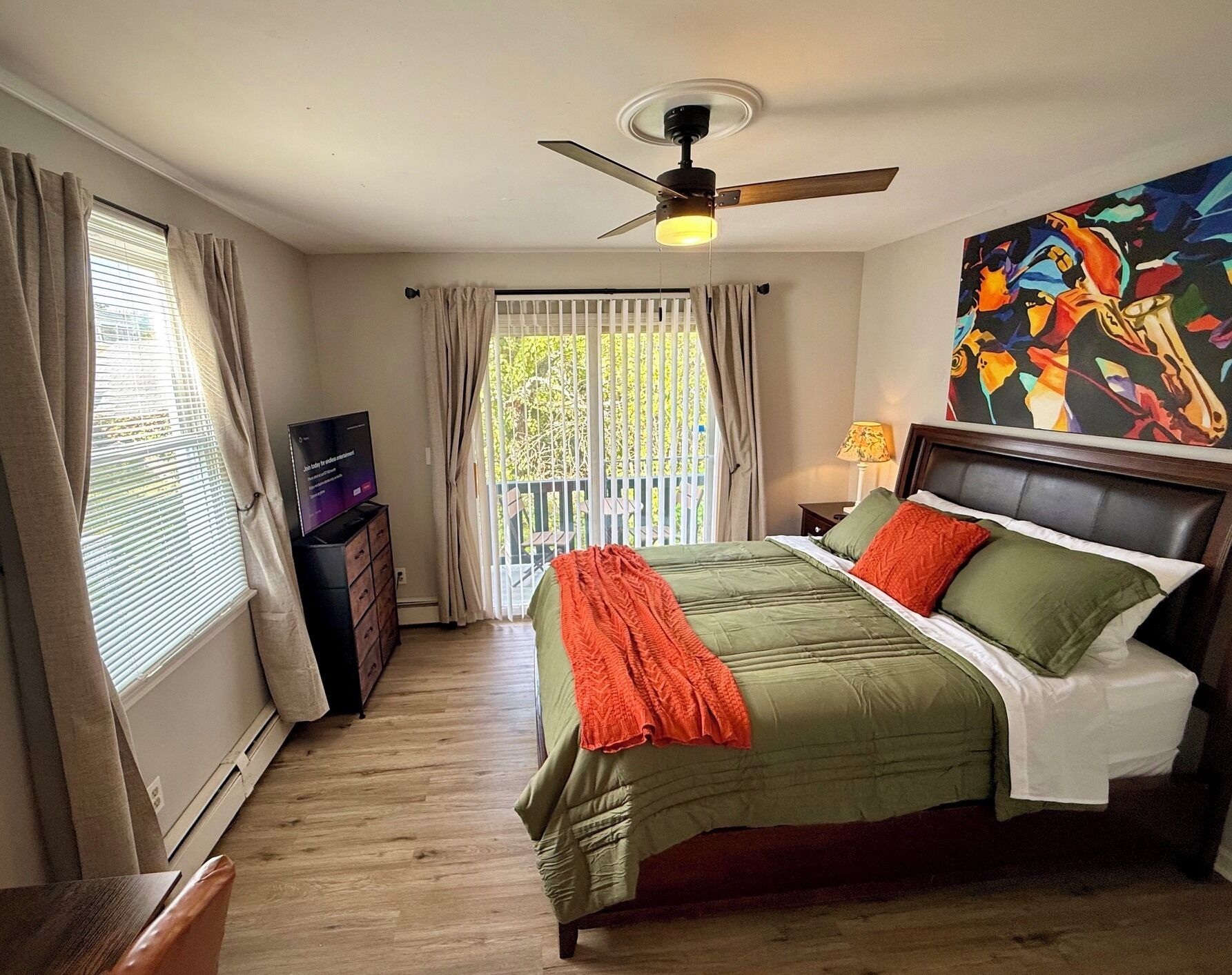 3 bedrooms, iron/ironing board, WiFi, bed sheets