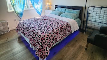 2 habitaciones, tabla de planchar con plancha, wifi y ropa de cama