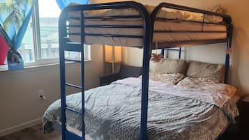 2 habitaciones, tabla de planchar con plancha, wifi y ropa de cama