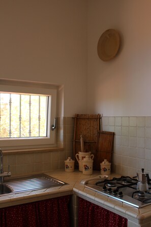 Private kitchen - Cozy medieval trullo for couples and families seeking tranquility. (OSTUNI)