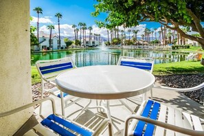 Outdoor dining - Cozy 1-bedroom apartment with AC in amazing Palm Desert (Palm Desert)