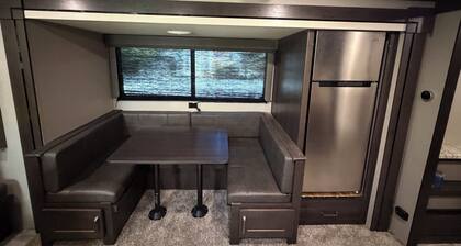 Charming 1-bedroom recreational vehicle with AC near downtown Lake City