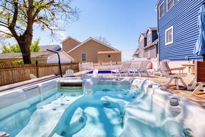 Outdoor spa tub - Experienced host's new VRBO: Bayside Blessings! (Lower Township)