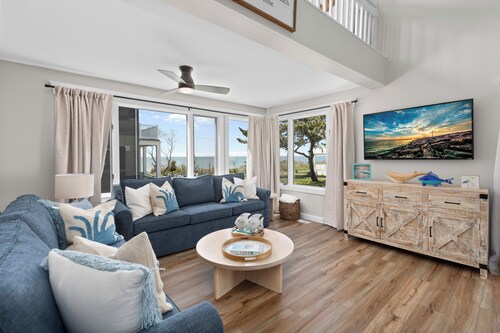 Oceanfront Oasis! Steps to the Beach! Hot Tub, Pool & Game Room!