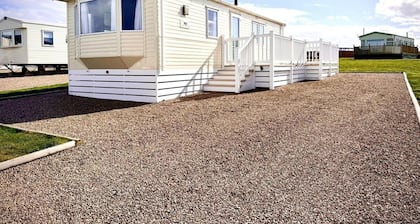 2 Bed - Sleeps 6 - Pets - Parking - Wifi
