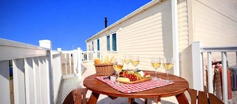 2 Bed - Sleeps 6 - Pets - Parking - Wifi