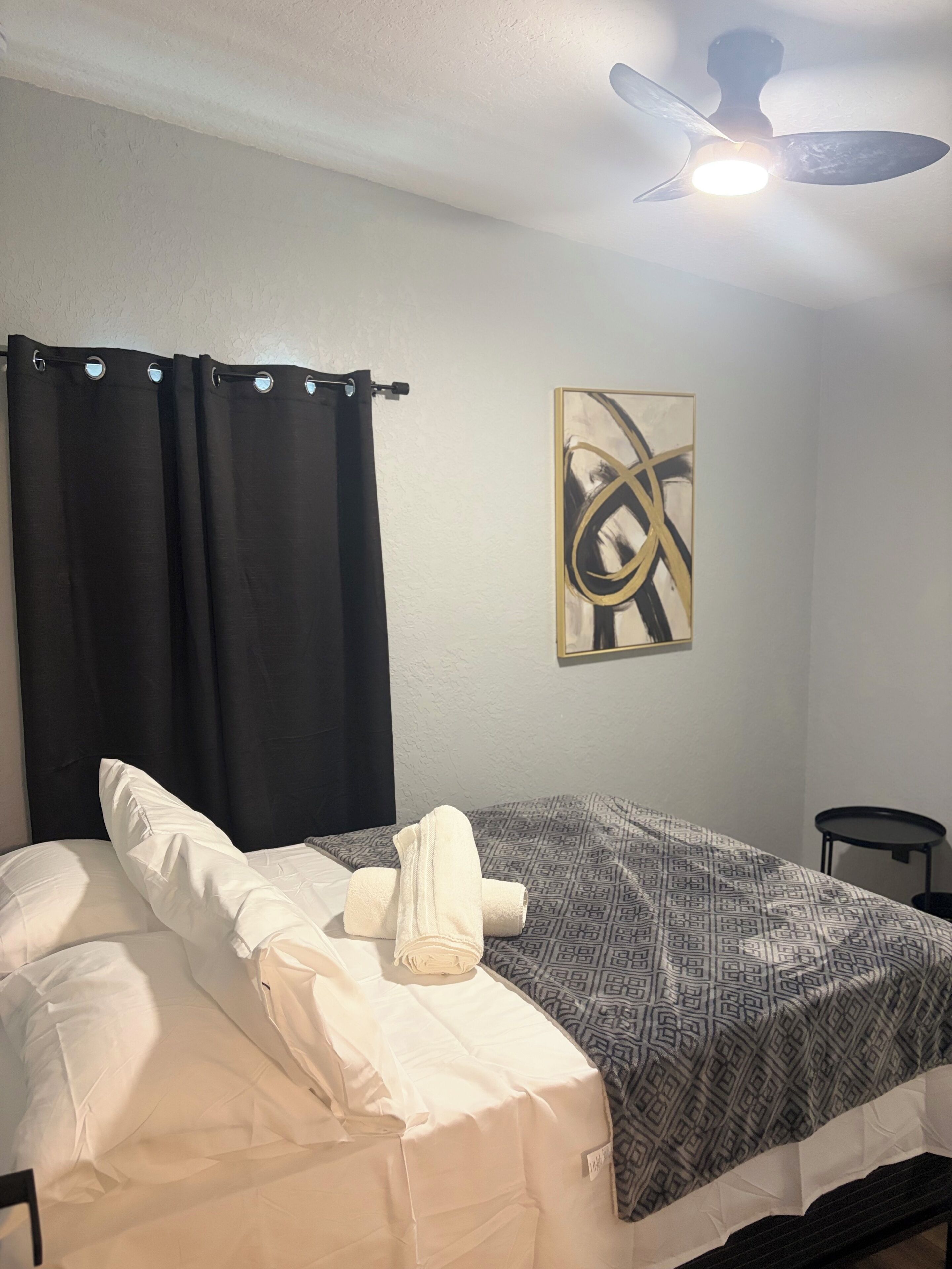 4 habitaciones, tabla de planchar con plancha, wifi y ropa de cama 