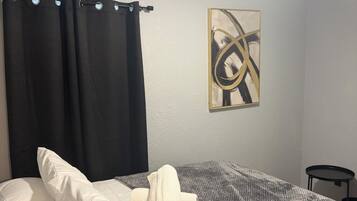 4 habitaciones, tabla de planchar con plancha, wifi y ropa de cama