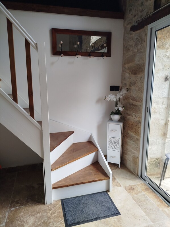 Interior - L'Horloge Vacation Rental, ideal for families and located near the most beautiful sites in the Lot (Vayrac)