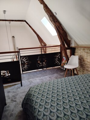 2 bedrooms, travel cot, free WiFi, bed sheets - L'Horloge Vacation Rental, ideal for families and located near the most beautiful sites in the Lot (Vayrac)
