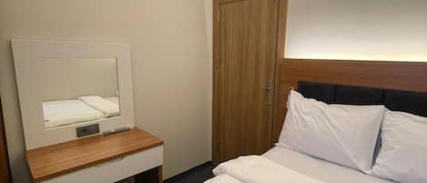 Double Room | Desk, laptop workspace, free WiFi