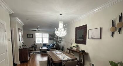 2-Level 2 bedroom, 2 1/2 bath condo near MetLife. Easy rideshare access