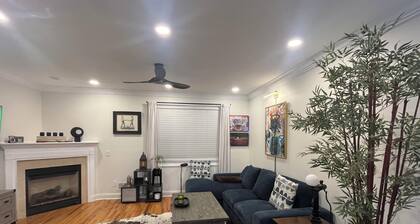 2-Level 2 bedroom, 2 1/2 bath condo near MetLife. Easy rideshare access