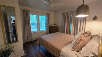 2 bedrooms, desk, iron/ironing board, free WiFi