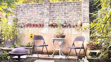 Felles sovesal, 1 soverom, terrasse | Hage