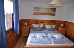 Iron/ironing board, WiFi, bed sheets