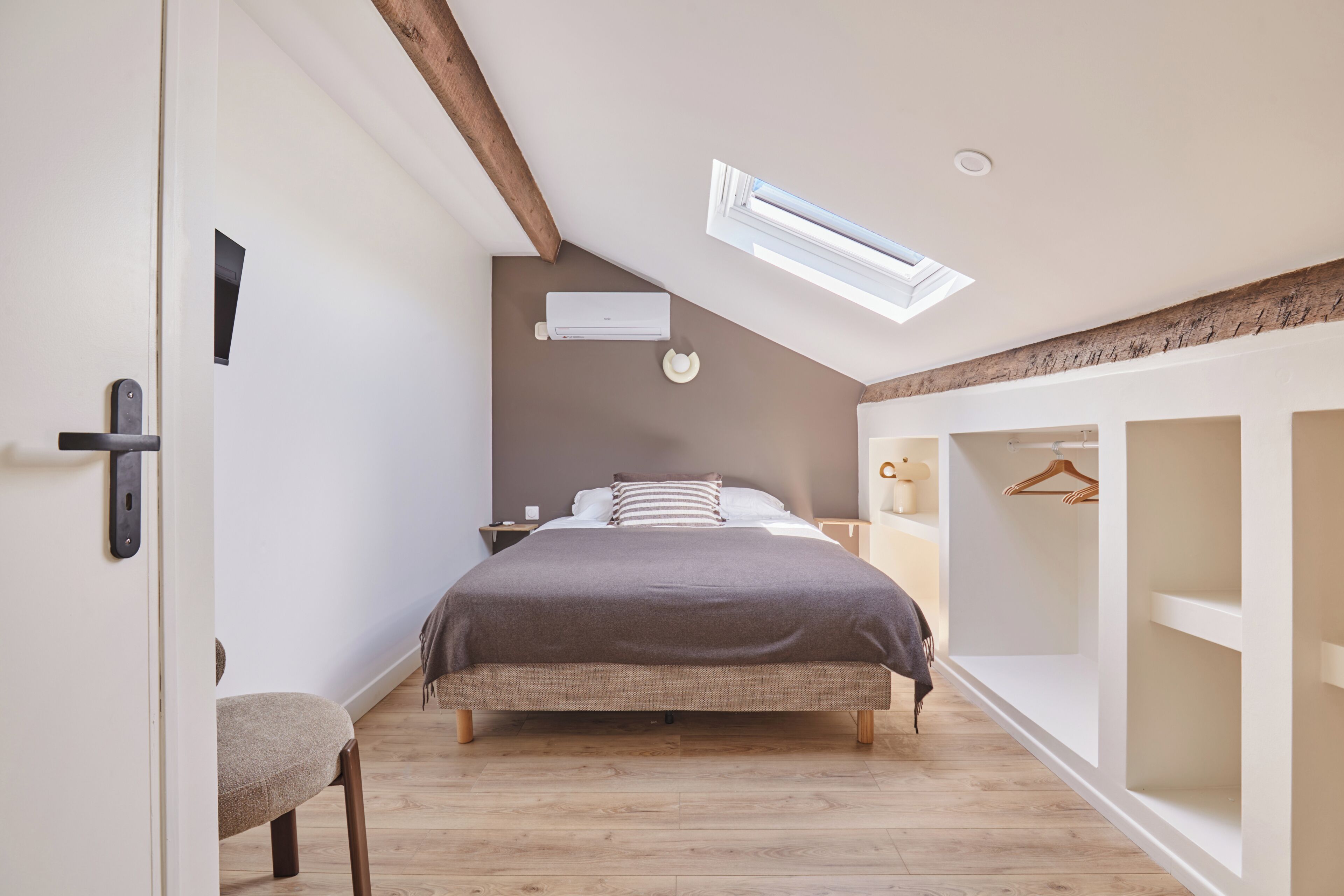 4 chambres, fer et planche à repasser, accès à Internet, literie fournie