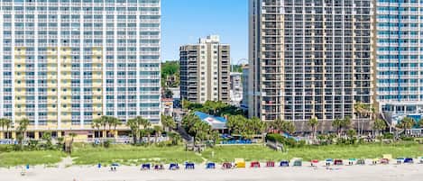 Beach nearby, sun-loungers, beach towels