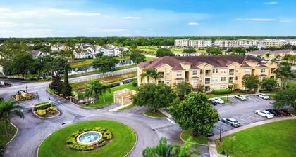 Charming 2 bedrooms and 2 full restrooms apparment in a gated community.