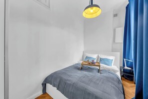 1 habitación, tabla de planchar con plancha, wifi y ropa de cama 