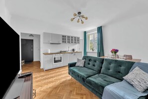 TV - Praga Apartment - Trams nearby - by Rentujemy (Warszawa)