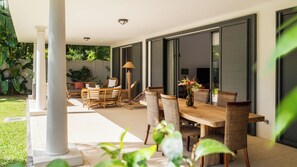 Outdoor dining - Exceptional 4-bedroom villa in Lux Grand Baie - La Croisette. (Grand Baie)