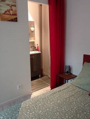 3 bedrooms, iron/ironing board, travel cot, free WiFi - Architect-designed villa rated 4-star furnished tourist accommodation (Marseillan)